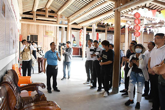 13 振興茶產業(yè) 媒體來助力 廈門市安溪商會組織媒體記者走進安溪茶鄉(xiāng)918.png