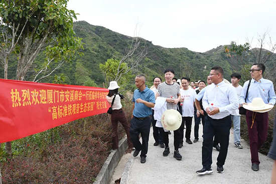 13 振興茶產業(yè) 媒體來助力 廈門市安溪商會組織媒體記者走進安溪茶鄉(xiāng)1087.png